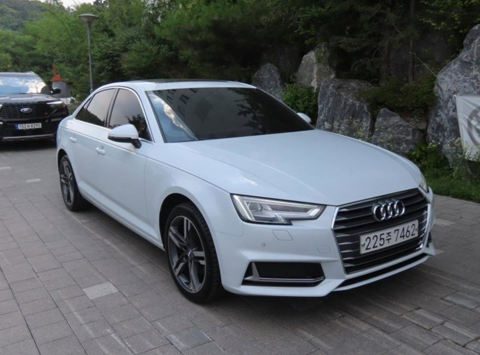 아우디 A4 40 TFSI 사진 2