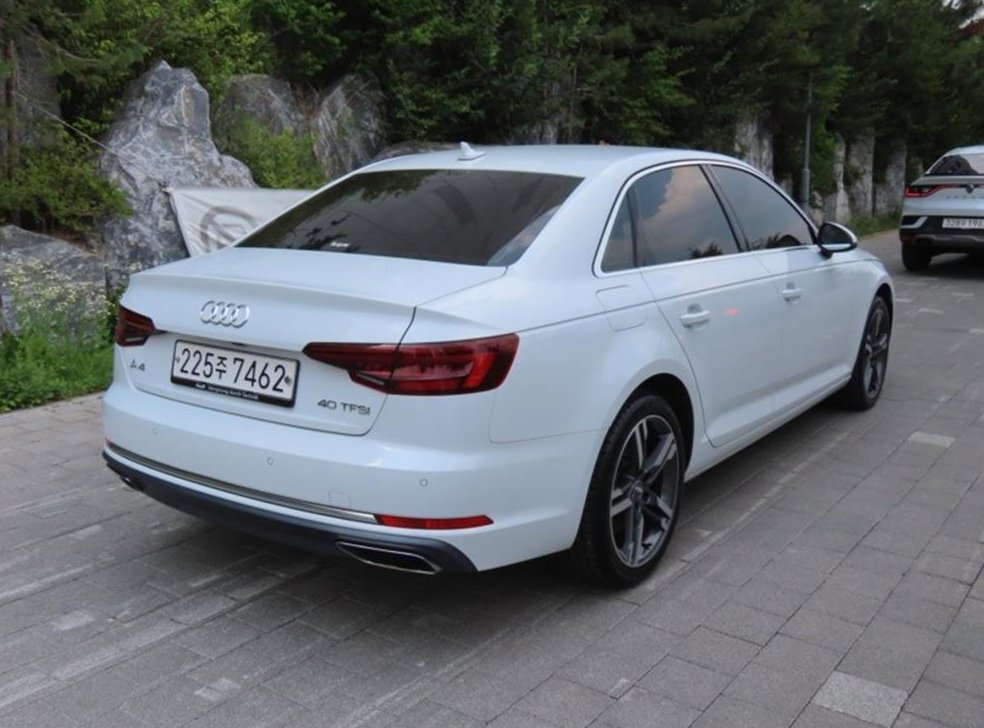 아우디 A4 40 TFSI 사진 3