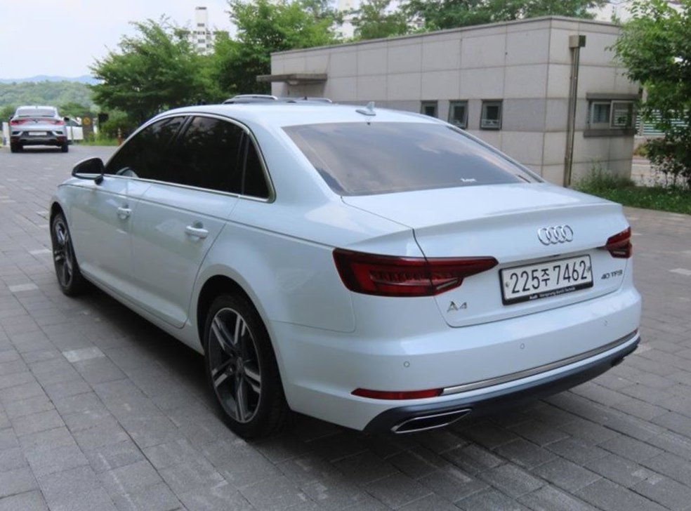 아우디 A4 40 TFSI 사진 4
