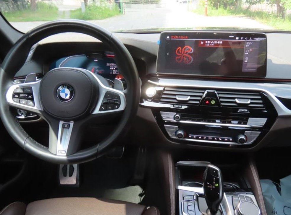 BMW 5시리즈 530i xDrive M 스포츠 사진 16
