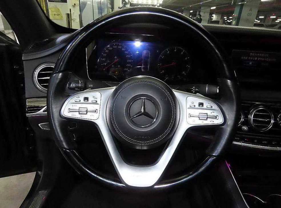 벤츠 S 클래스 마이바흐 S 560 4MATIC 사진 8