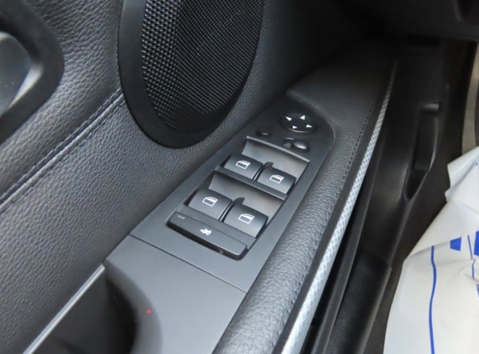 BMW 3시리즈 320i 세단 사진 12