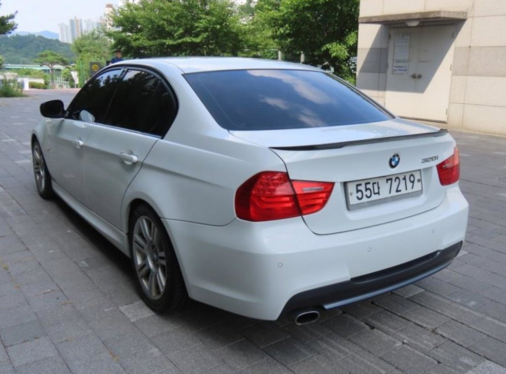 BMW 3시리즈 320i 세단 사진 4