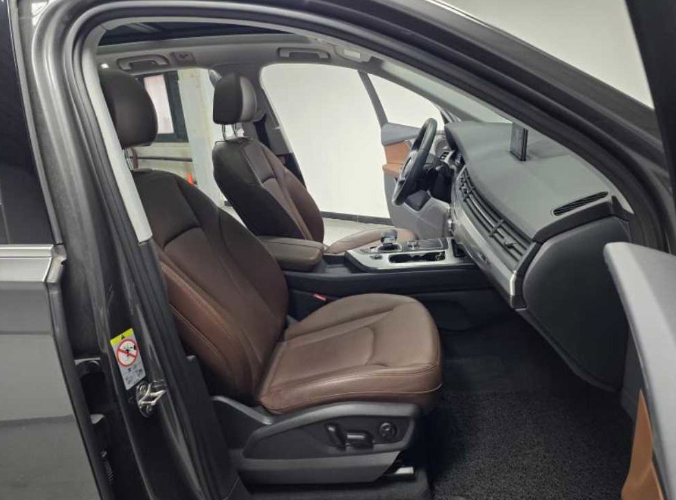 아우디 Q7 45 TFSI 콰트로 사진 10