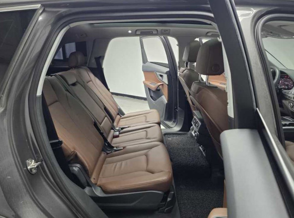 아우디 Q7 45 TFSI 콰트로 사진 11