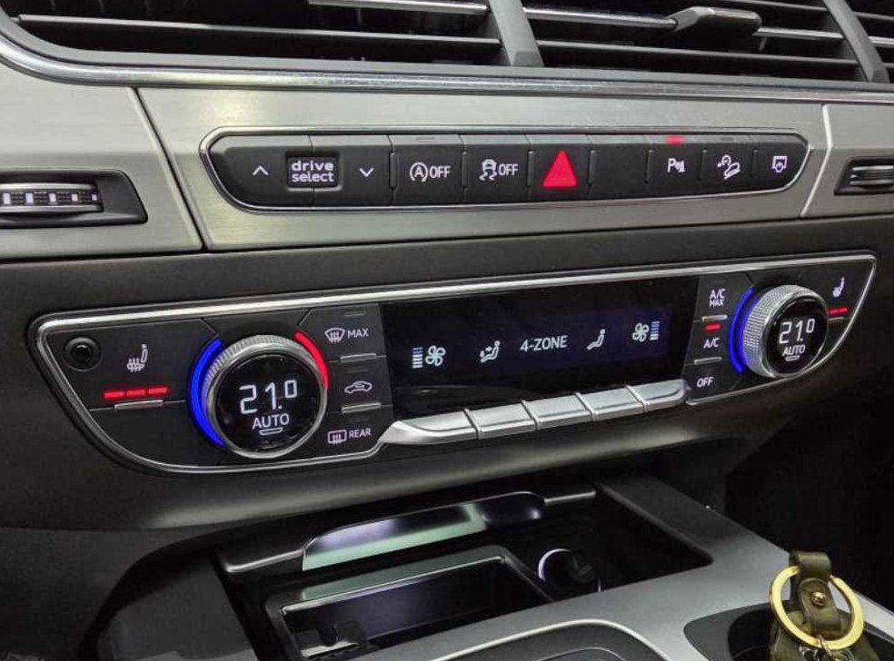 아우디 Q7 45 TFSI 콰트로 사진 14