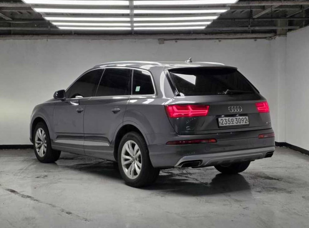 아우디 Q7 45 TFSI 콰트로 사진 2