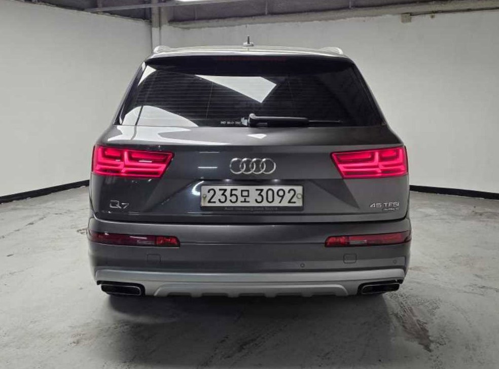 아우디 Q7 45 TFSI 콰트로 사진 4