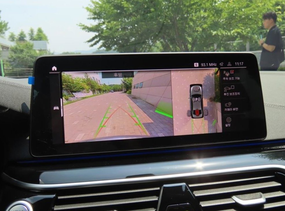 BMW 5시리즈 530i xDrive M 스포츠 사진 9