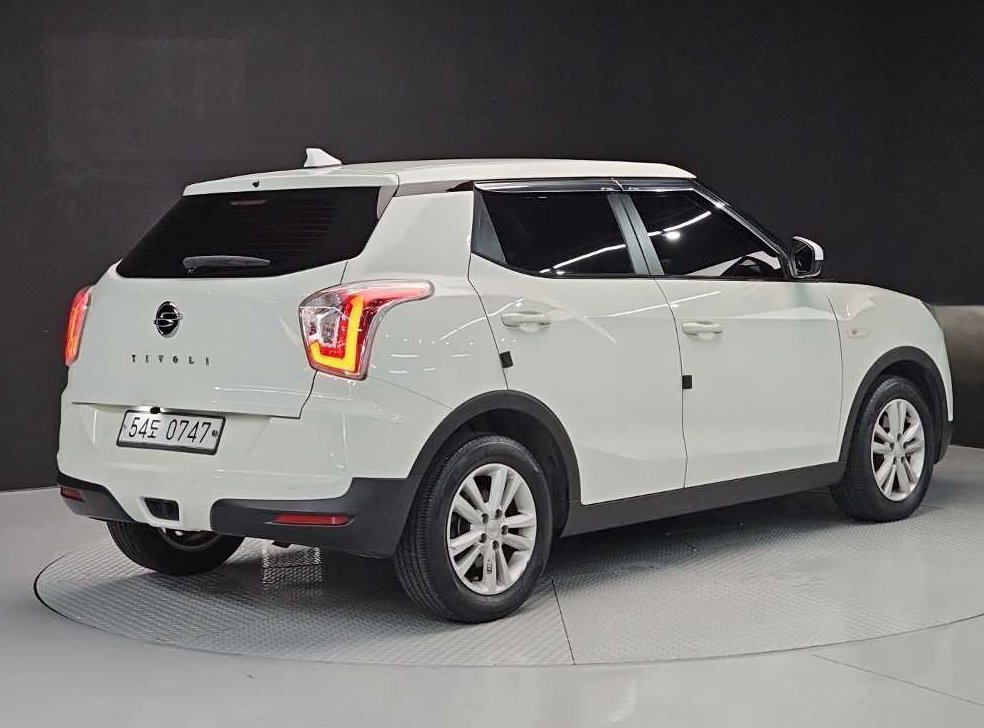 KG모빌리티(쌍용)  티볼리 가솔린 2WD 1.6 VX 사진 4