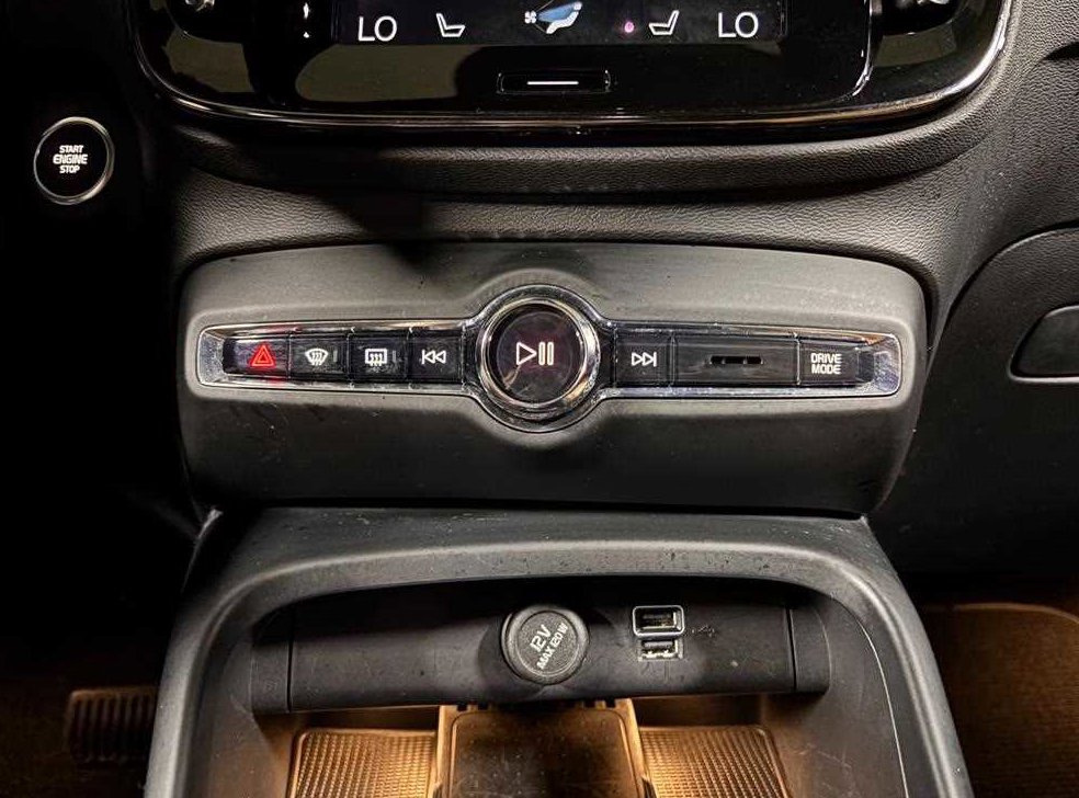 볼보 XC40 B4 AWD 인스크립션 사진 13