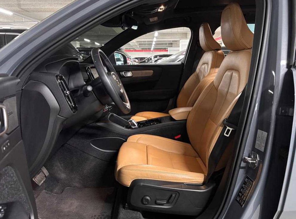 볼보 XC40 B4 AWD 인스크립션 사진 15