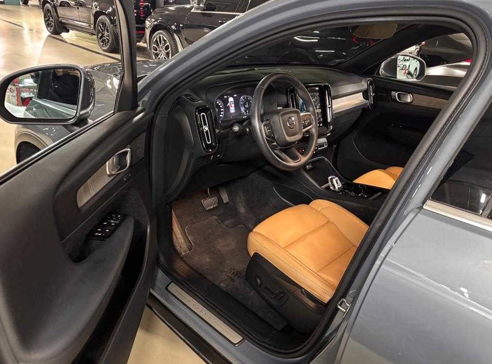 볼보 XC40 B4 AWD 인스크립션 사진 5