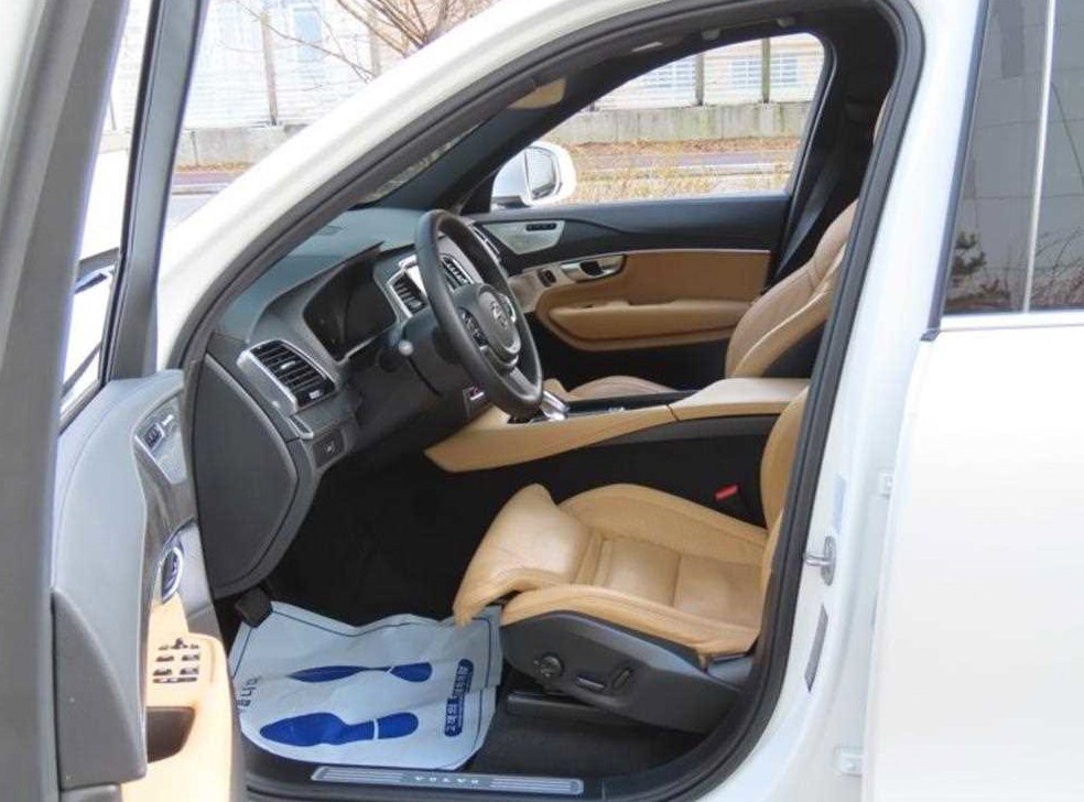 볼보 XC90 2.0 B6 AWD 사진 13