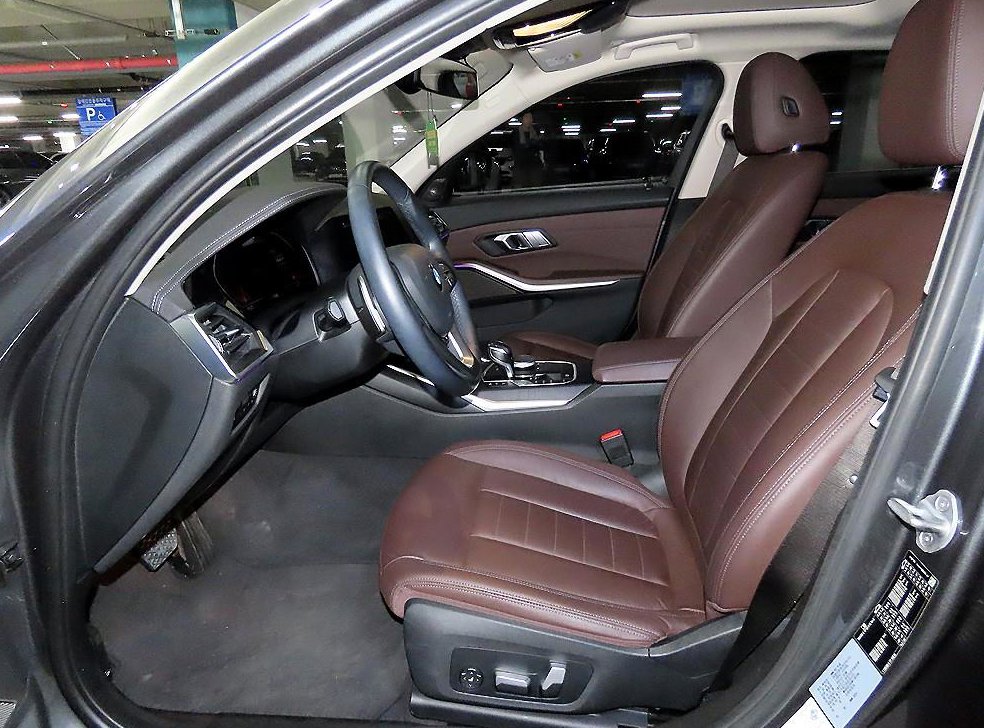 BMW 3시리즈 320i M 스포츠 사진 6