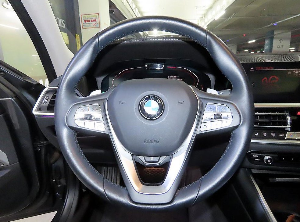 BMW 3시리즈 320i M 스포츠 사진 8