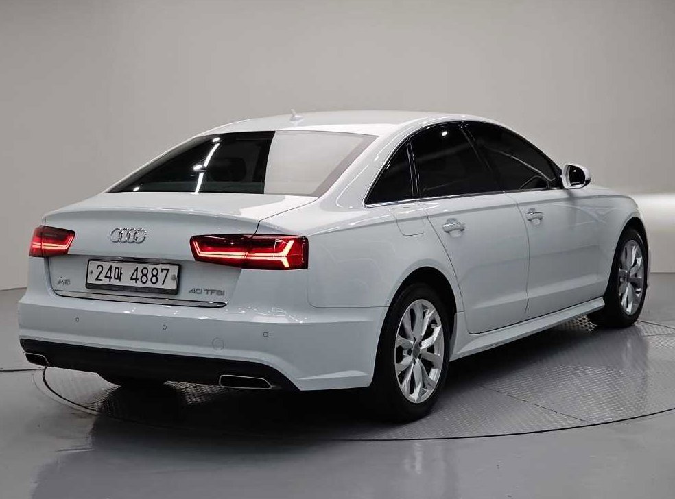 아우디 A6 40 TFSI 사진 4