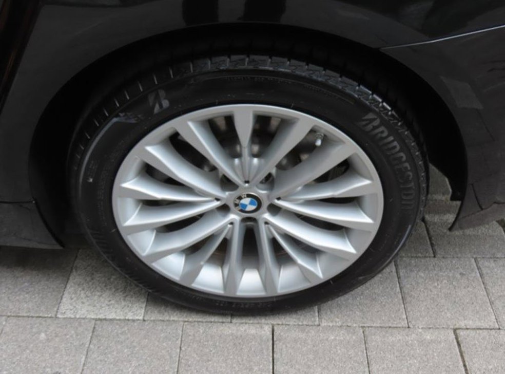 BMW 5시리즈 520i M 스포츠 사진 17