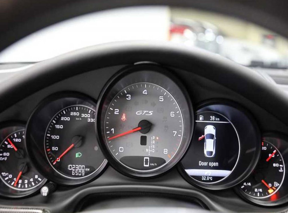 포르쉐 파나메라 4.8 GTS 사진 9