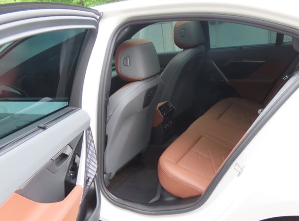 BMW 5시리즈 530i xDrive 사진 14