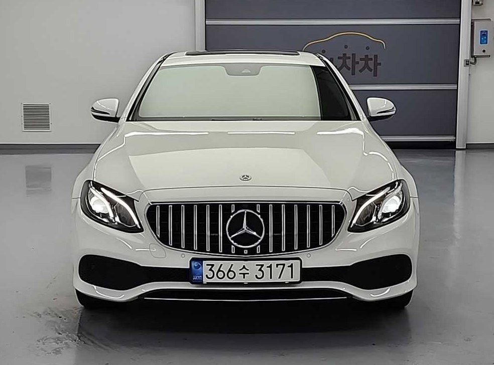 벤츠 E 클래스 E300 아방가르드 사진 2