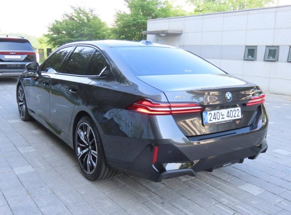BMW 5시리즈 530i xDrive 사진 4