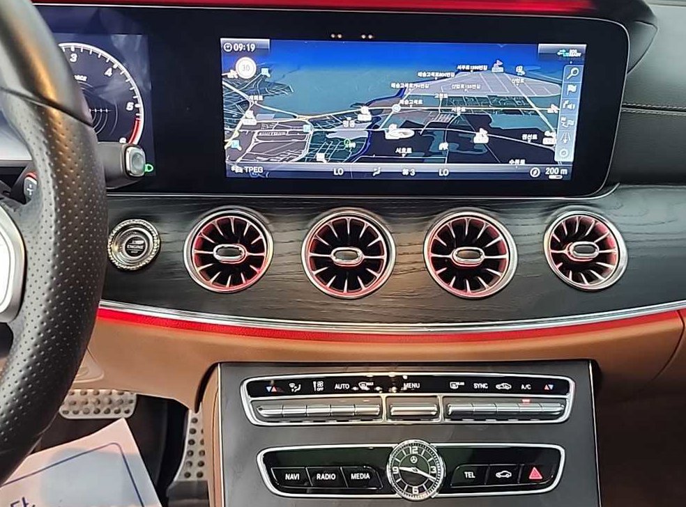 벤츠 E 클래스 E220d 쿠페 사진 10