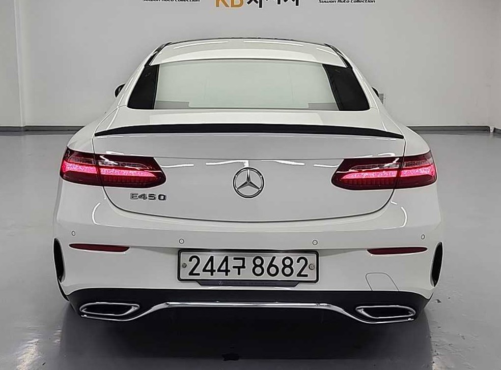 벤츠 E 클래스 E220d 쿠페 사진 3