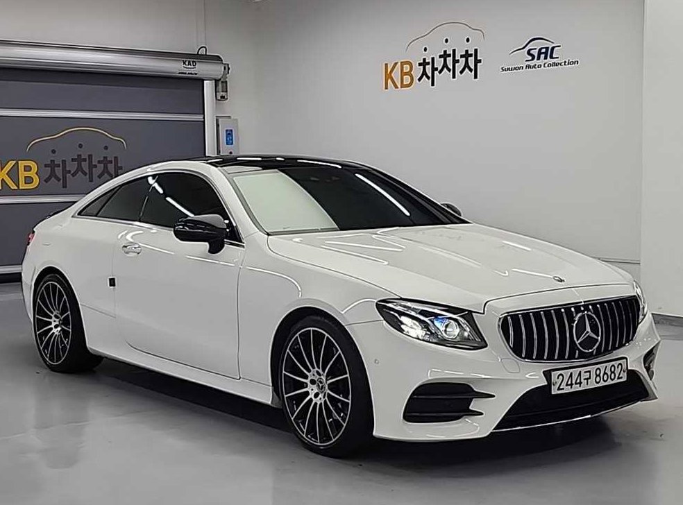 벤츠 E 클래스 E220d 쿠페 사진 4