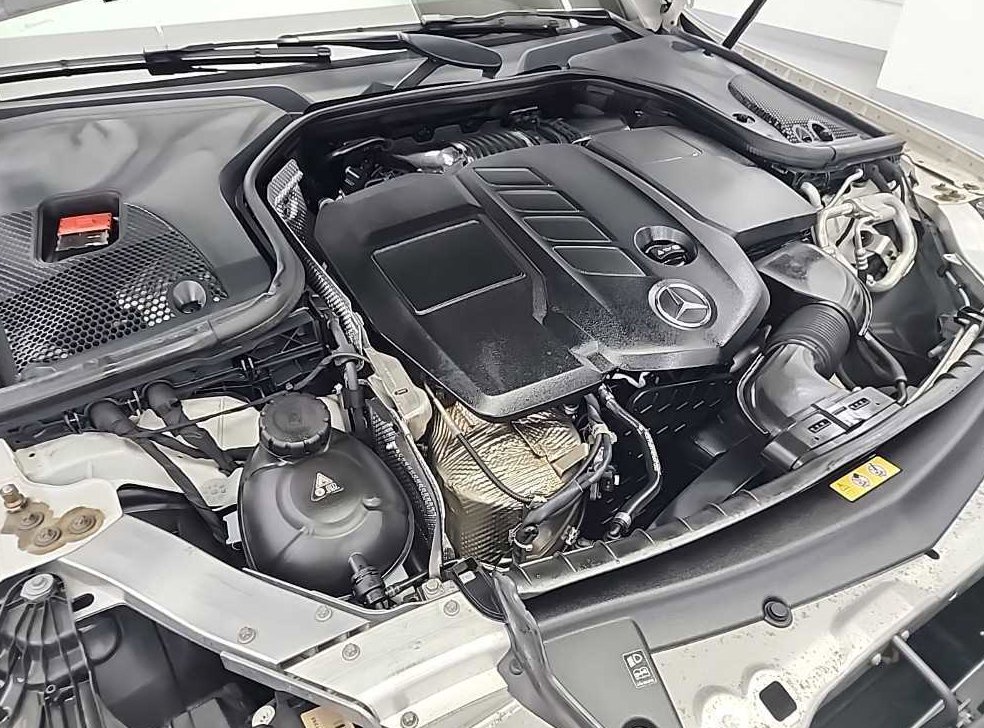 벤츠 E 클래스 E220d 쿠페 사진 5