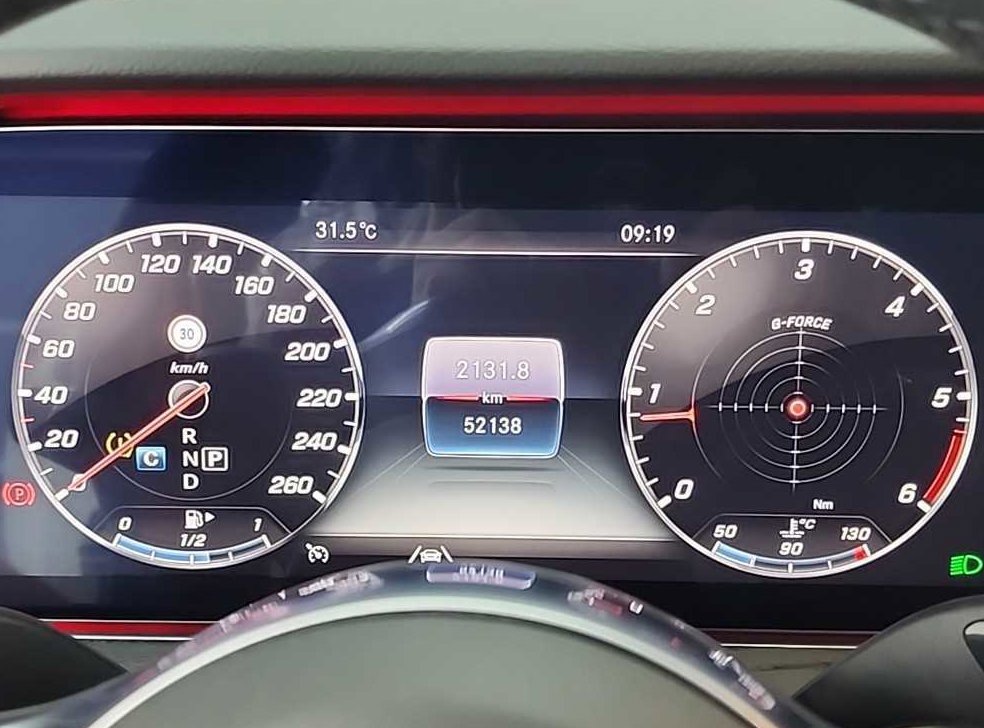 벤츠 E 클래스 E220d 쿠페 사진 6