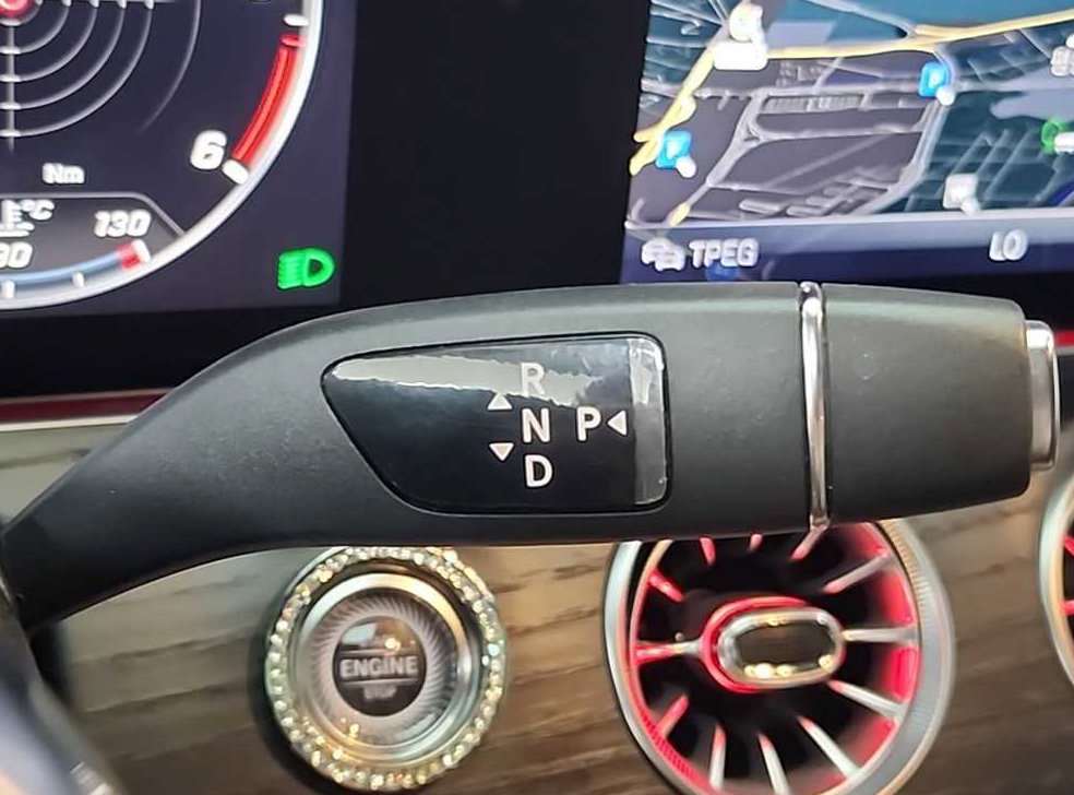 벤츠 E 클래스 E220d 쿠페 사진 8