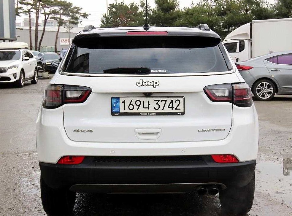 지프 컴패스 2.4 AWD 리미티드 사진 4
