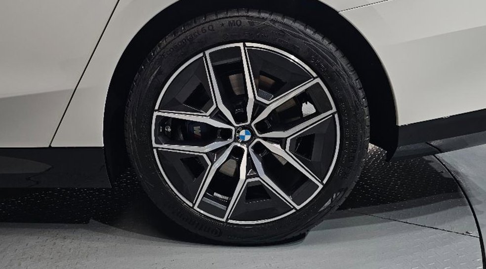 BMW 5시리즈 520i 사진 6