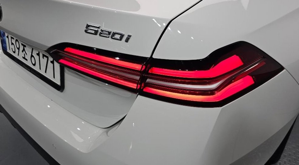 BMW 5시리즈 520i 사진 8