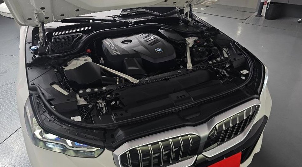 BMW 5시리즈 520i 사진 9