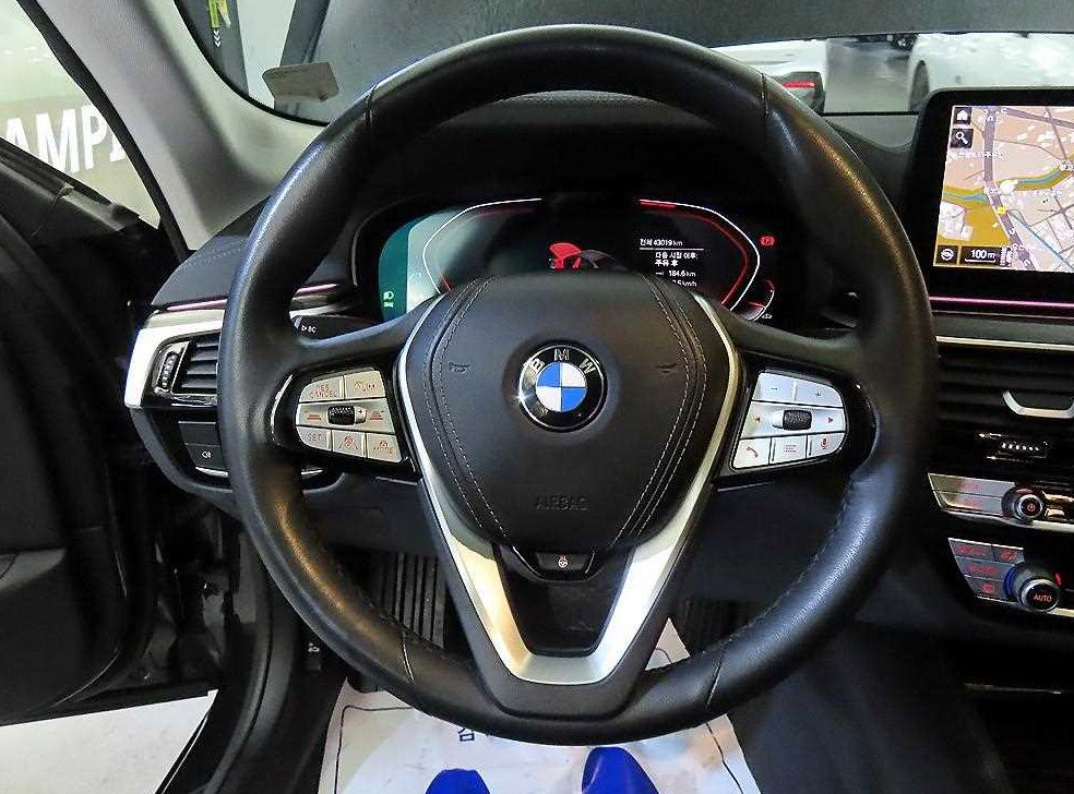 BMW 5시리즈 520i 럭셔리 사진 8