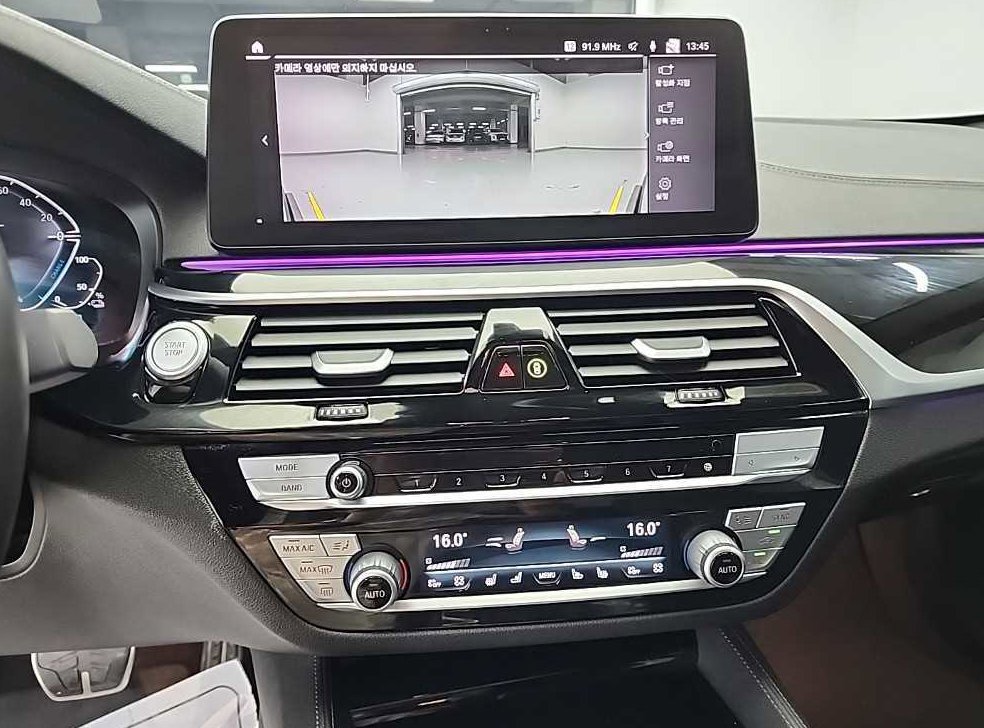 BMW 5시리즈 530e M 스포츠 사진 10