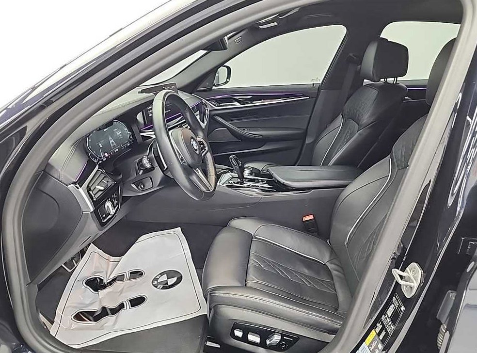 BMW 5시리즈 530e M 스포츠 사진 11