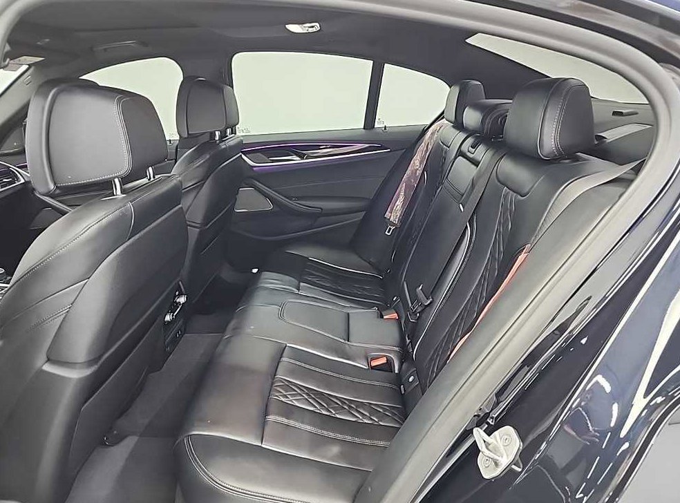 BMW 5시리즈 530e M 스포츠 사진 12