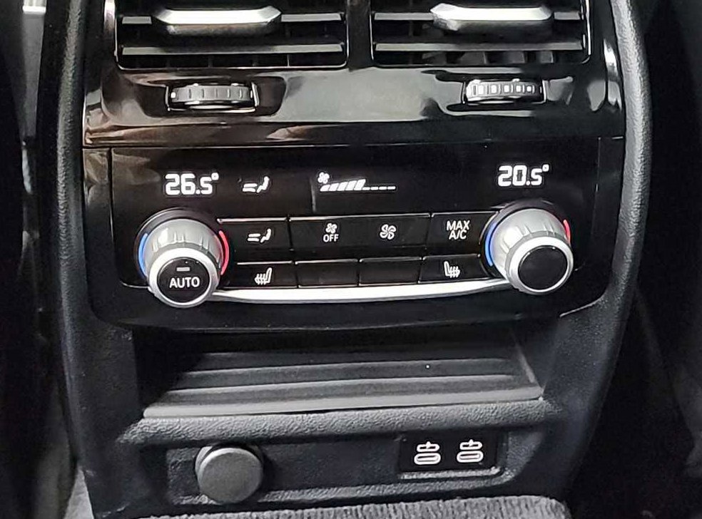 BMW 5시리즈 530e M 스포츠 사진 13