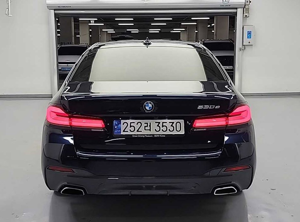 BMW 5시리즈 530e M 스포츠 사진 3