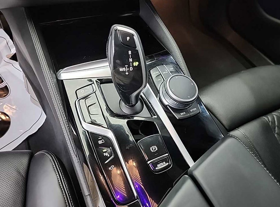 BMW 5시리즈 530e M 스포츠 사진 8