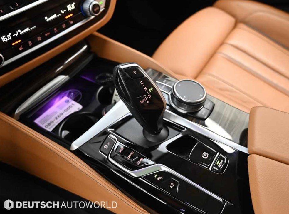 BMW 5시리즈 520i M 스포츠 사진 9