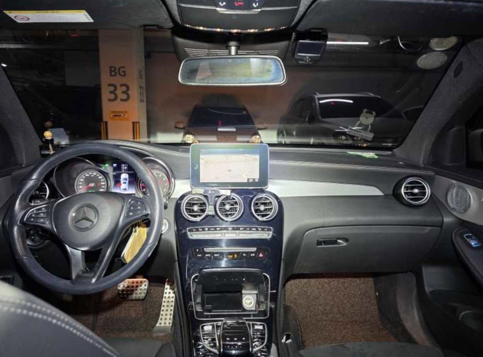 벤츠 GLC 클래스 GLC 300 4MATIC AMG LINE 사진 4