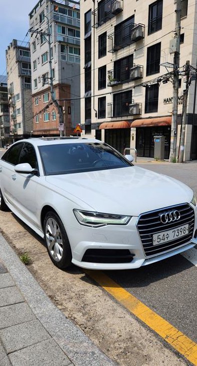 아우디 A6 40 TFSI 사진 2