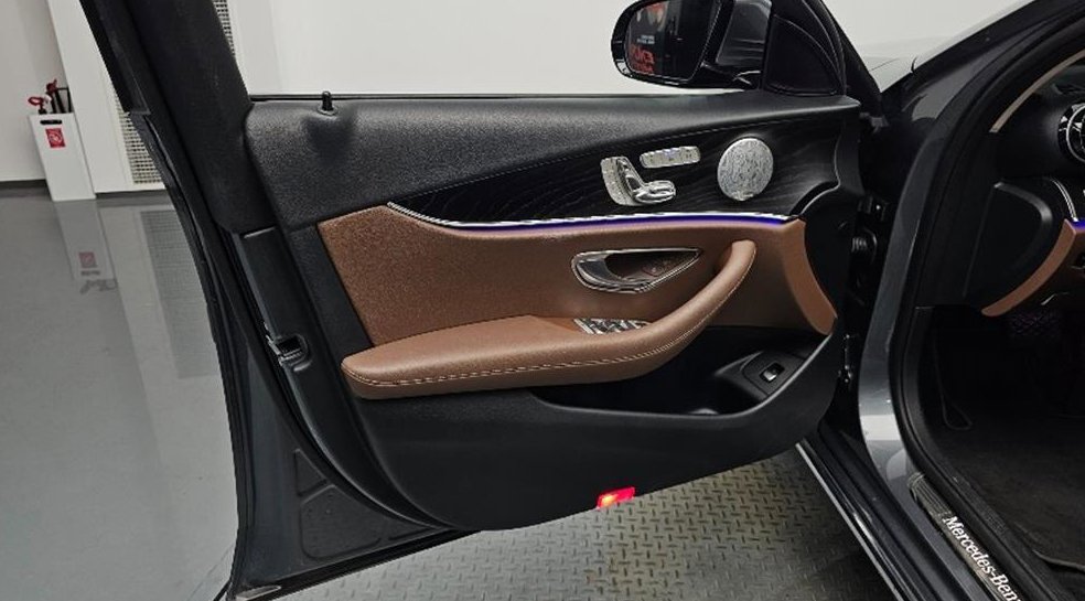 벤츠 E 클래스 E300 4MATIC 아방가르드 사진 13