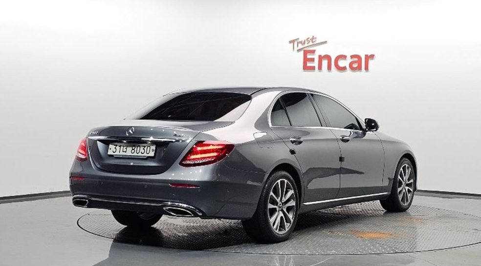벤츠 E 클래스 E300 4MATIC 아방가르드 사진 2