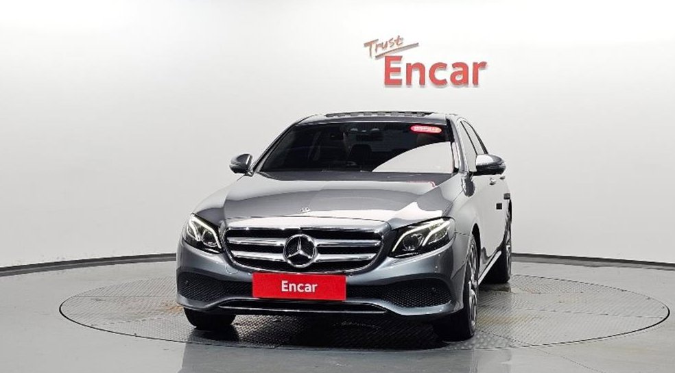 벤츠 E 클래스 E300 4MATIC 아방가르드 사진 3