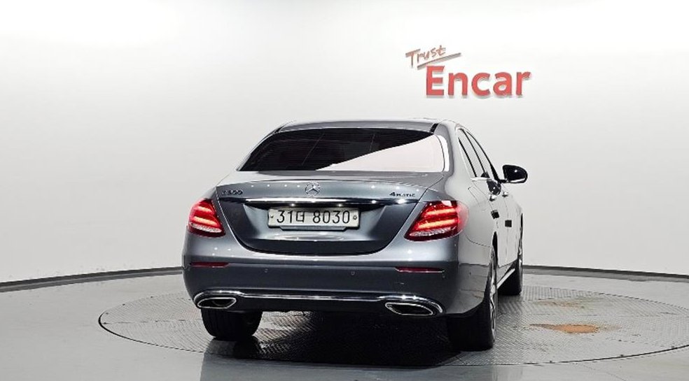 벤츠 E 클래스 E300 4MATIC 아방가르드 사진 4
